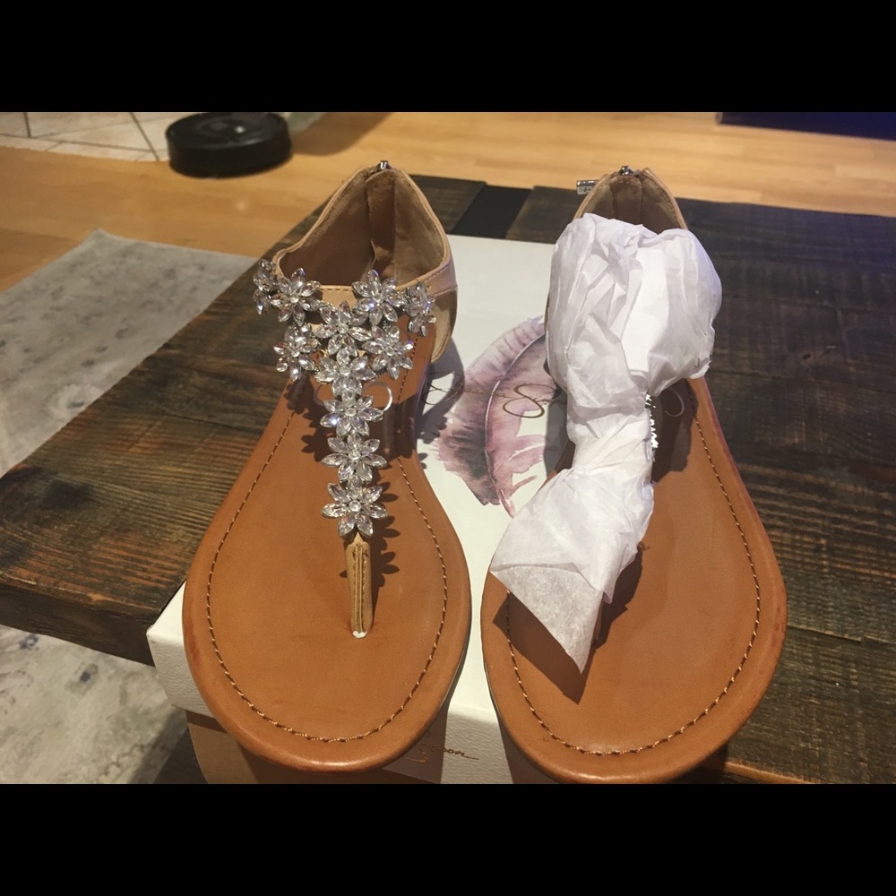 Flat sandals